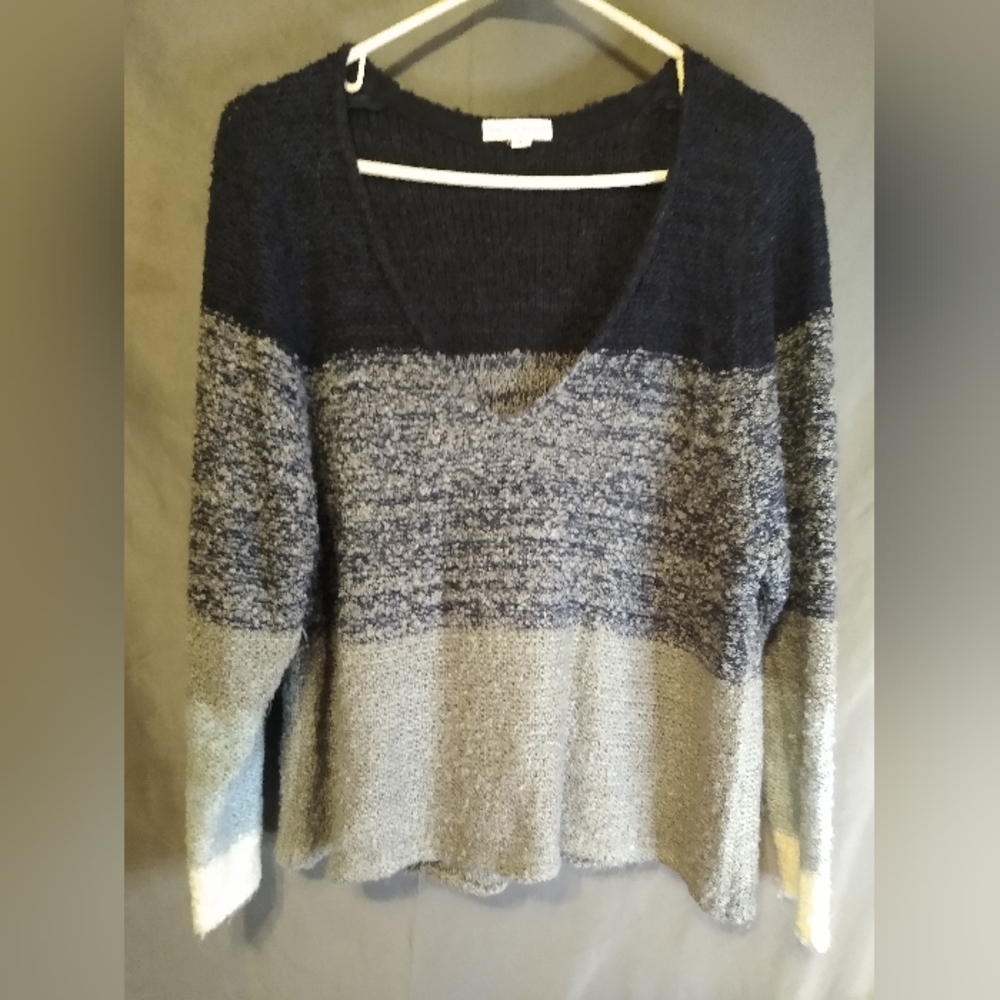 Women's Coco jaimeson v-neck Navy and Gray Sweater